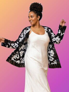 CELECA Floral Pattern Black White Crinkled Fabric Lace Detailing Cardigan Sz 4X